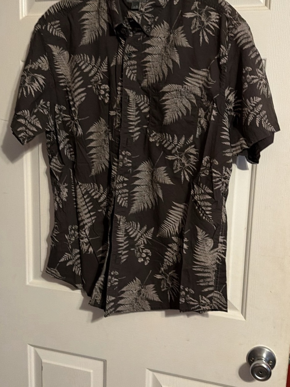 Eddie Bauer Black Short-Sleeve Fern Pattern Button-Down Shirt